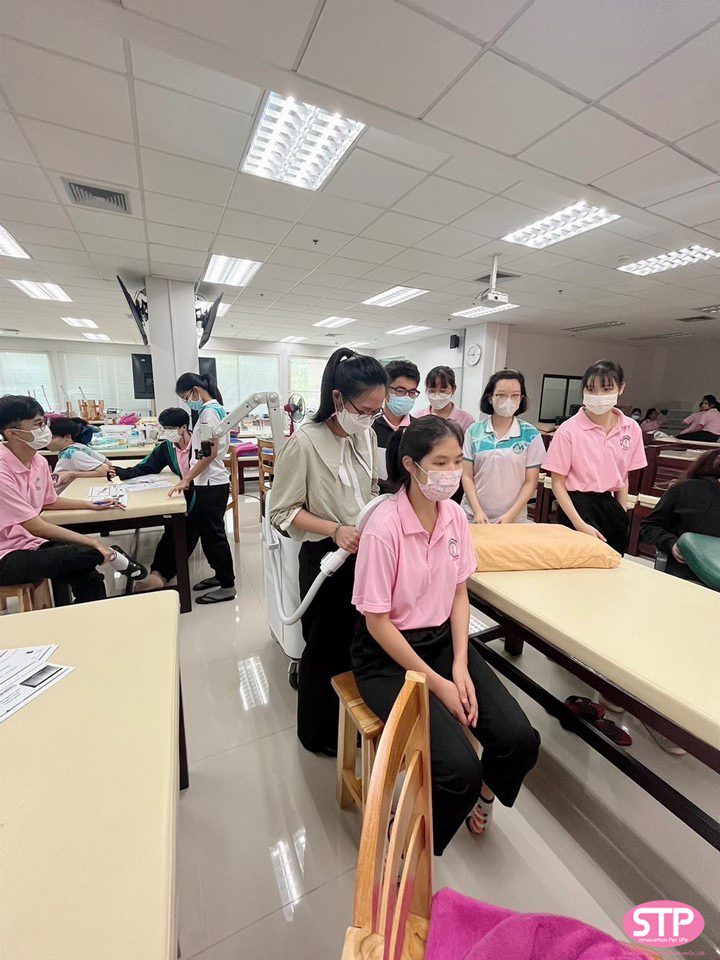 1การเรียนการสอนในหัวข้อ Peripheral Magnetic Stimulation (PMS) ให้กับนักศึกษาสาขาวิชากายภาพบำบัด มหาวิทยาลัยแม่ฟ้าหลวง การเรียนการสอนในหัวข้อ Peripheral Magnetic Stimulation (PMS) ให้กับนักศึกษาสาขาวิชากายภาพบำบัด มหาวิทยาลัยแม่ฟ้าหลวง
